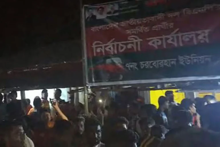 পটুয়াখালী-৩ আসনে ট্রাক প্রতীকের নির্বাচনী কার্যালয়ে হামলা-ভাঙচুর