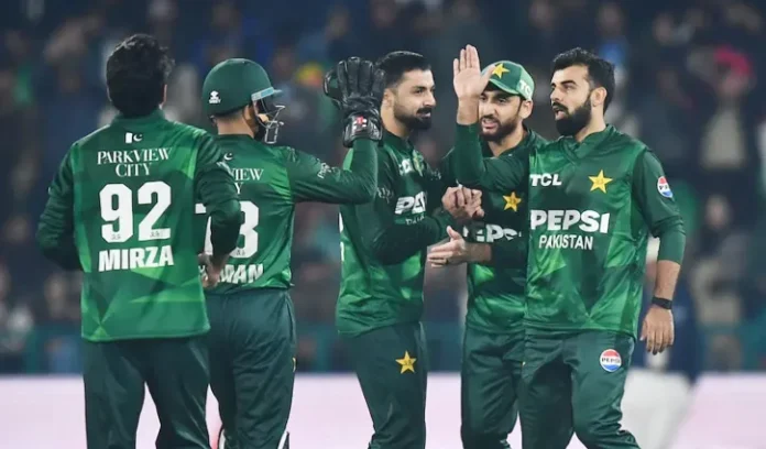 সাইমের অলরাউন্ড নৈপুণ্যে অস্ট্রেলিয়াকে হারিয়ে সিরিজে এগিয়ে পাকিস্তান