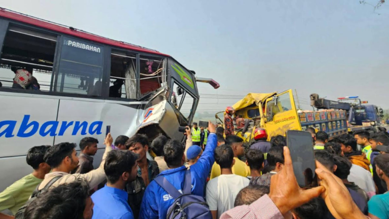 ভাঙ্গায় বাস–ট্রাকের মুখোমুখি সংঘর্ষে দুইজন নিহত, আহত ৭