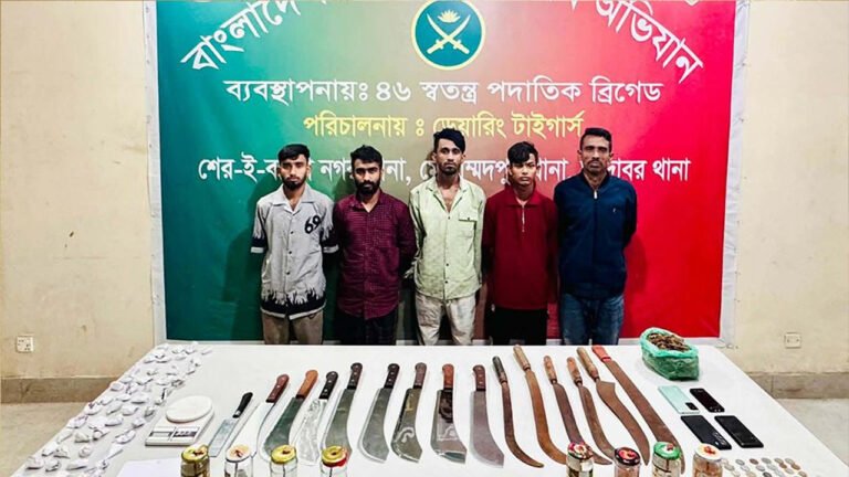 মোহাম্মদপুরে সেনা অভিযানে হত্যা মামলার আসামিসহ গ্রেপ্তার ৫, অস্ত্র-মাদক-বিস্ফোরক উদ্ধার