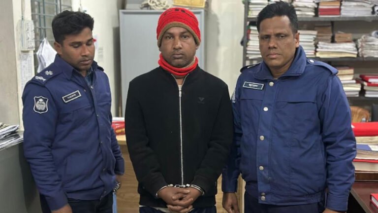 শেরপুরে যৌথ অভিযানে পুলিশ থেকে লুট হওয়া শর্টগানসহ আটক ১