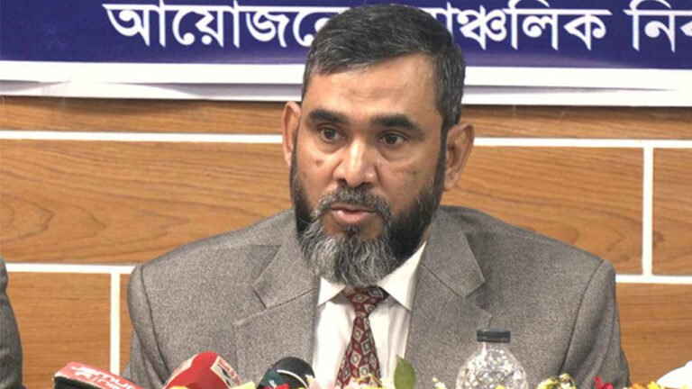 সাংবাদিক-পর্যবেক্ষকরা ভোটকেন্দ্রে মোবাইল ফোন নিতে পারবেন: নির্বাচন কমিশনার সানাউল্লাহ