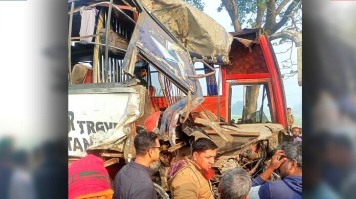 পাবনায় দুই বাসের মুখোমুখি সংঘর্ষ: চালক ও হেলপার নিহত