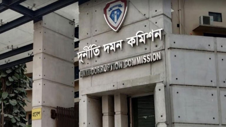 ফরিদপুর জেলা পরিষদের সাবেক চেয়ারম্যানের স্ত্রীর নামে দুদকে মামলা