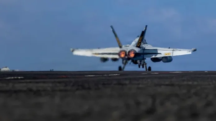 ইরানকে সামরিক হুমকি দিলেন ডোনাল্ড ট্রাম্প