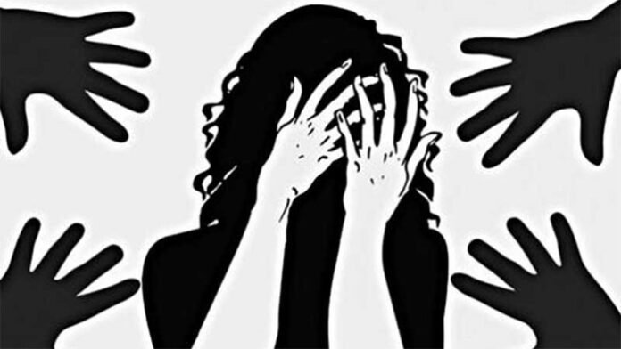 ভোলায় সন্তানদের জিম্মি করে গৃহবধূর ওপর সংঘবদ্ধ ধর্ষণ