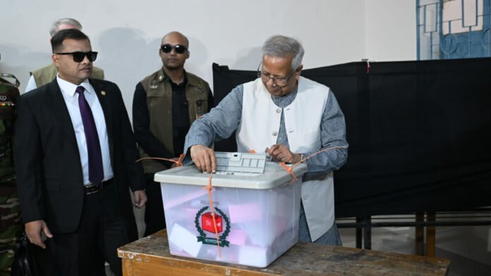 গুলশান মডেল স্কুল কেন্দ্রে ভোট দিয়েছেন প্রধান উপদেষ্টা ড. মুহাম্মদ ইউনূস