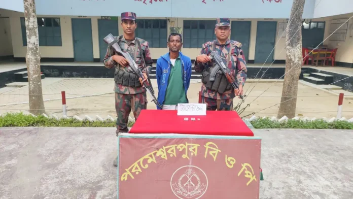 বোচাগঞ্জ সীমান্তে বিজিবির অভিযানে ভারতীয় ট্যাপেন্টাডলসহ আটক ১