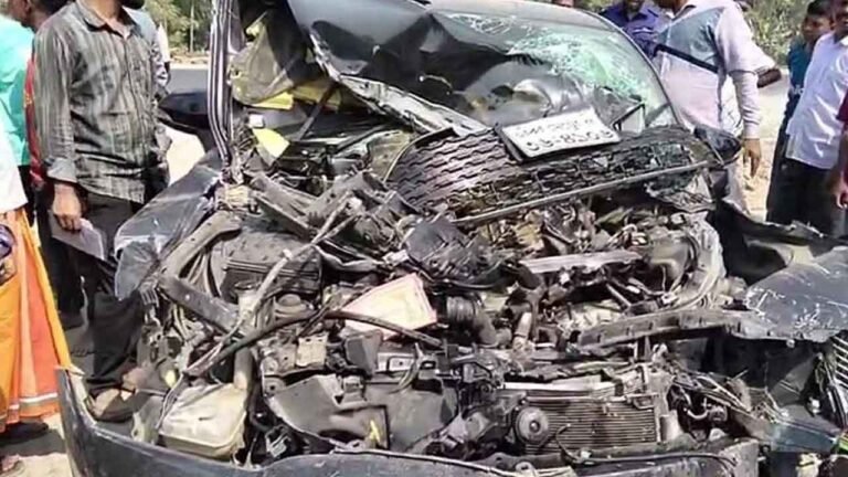 টাঙ্গাইল মহাসড়কে কার-ভ্যানের সংঘর্ষে দুইজন নিহত