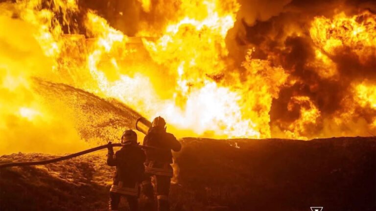 ইউক্রেনের ড্রোন হামলায় কৃষ্ণ সাগর তীরের রুশ বন্দর বিধ্বস্ত