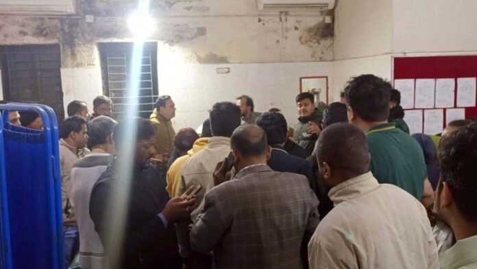 পিরোজপুরে গভীর রাতে হামলা, বিএনপি নেতা মহিউদ্দিন মল্লিক নাসিরসহ দুজন গুরুতর আহত