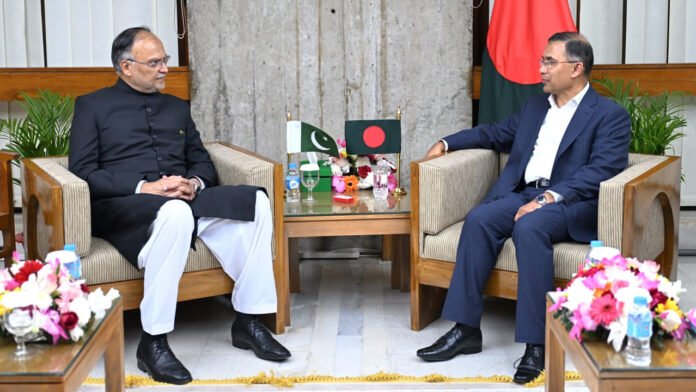 প্রধানমন্ত্রী তারেক রহমানকে পাকিস্তান সফরের আমন্ত্রণ আহসান ইকবালের