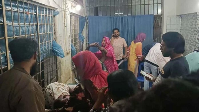 তেরখাদায় বিএনপি-জামায়াত সমর্থকদের সংঘর্ষ, আহত অন্তত ১০