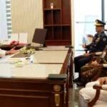 প্রধানমন্ত্রীর সঙ্গে তিন বাহিনীর প্রধানের সাক্ষাৎ