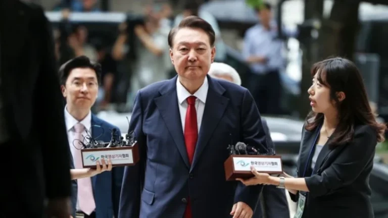 দক্ষিণ কোরিয়ার সাবেক প্রেসিডেন্টের যাবজ্জীবন কারাদণ্ড