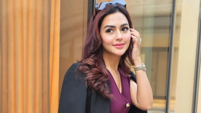 রমজানে ব্যস্ততা কমিয়ে পরিবার ও আত্মশুদ্ধিতে মন দেন নুসরাত ফারিয়া