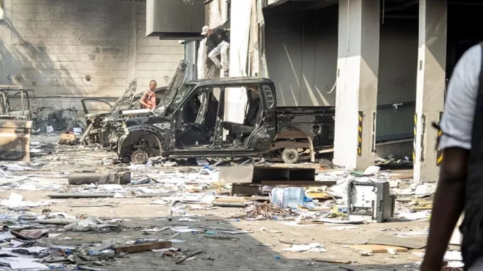 করাচিতে গ্যাস বিস্ফোরণে ভবন ধসে নারী-শিশুসহ নিহত ১৬