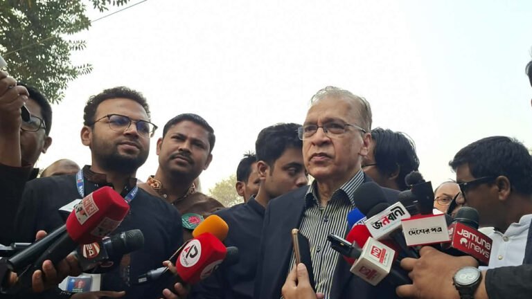 নতুন বাংলাদেশ গড়তে দুর্নীতি ও ধর্মান্ধতা প্রতিহত করে একুশের চেতনা প্রতিষ্ঠা করতে হবে: টিআইবি পরিচালক