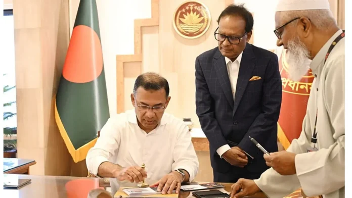 শহীদ দিবস উপলক্ষে বিশেষ স্মারক ডাকটিকিট উন্মোচন করলেন প্রধানমন্ত্রী