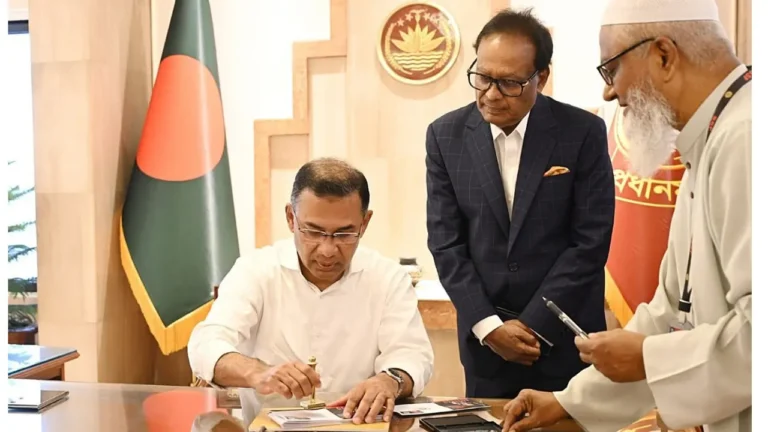 শহীদ দিবস উপলক্ষে বিশেষ স্মারক ডাকটিকিট উন্মোচন করলেন প্রধানমন্ত্রী