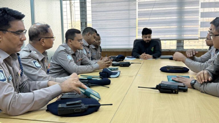 আইনশৃঙ্খলা ও যানজট নিরসনে ডিসিদের সঙ্গে প্রতিমন্ত্রী ইশরাকের বৈঠক