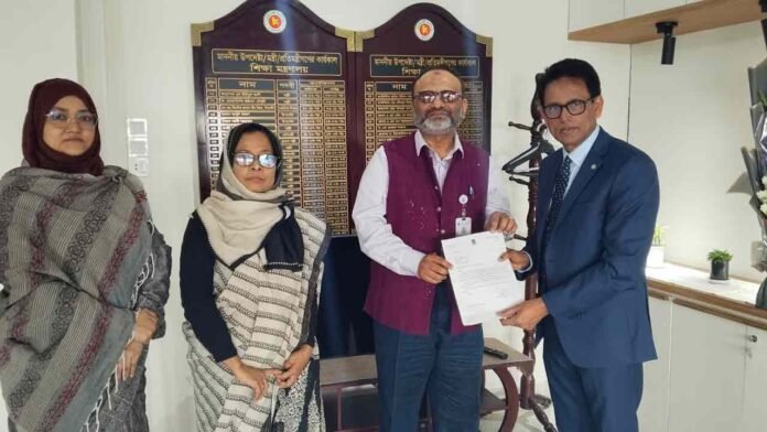 পদত্যাগ করলেন ঢাবি উপাচার্য অধ্যাপক নিয়াজ আহমদ খান