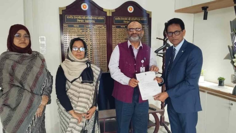 পদত্যাগ করলেন ঢাবি উপাচার্য অধ্যাপক নিয়াজ আহমদ খান