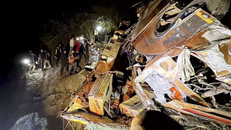 নেপালে যাত্রীবাহী বাস নদীতে পড়ে নিহত ১৮