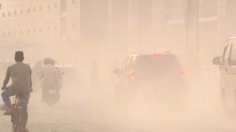 বিশ্বের দূষিত শহরের তালিকায় শীর্ষে ঢাকা, বায়ুমান ‘খুব অস্বাস্থ্যকর’