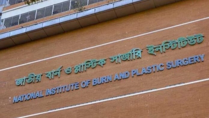 পুরান ঢাকার নারিন্দায় এসি বিস্ফোরণ, নারীসহ তিনজন দগ্ধ