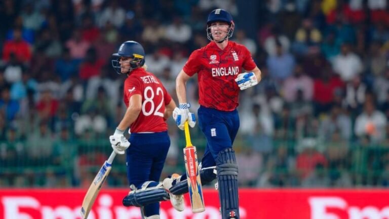 নিউজিল্যান্ডকে হারিয়ে পাকিস্তানের আশা বাঁচিয়ে রাখল ইংল্যান্ড