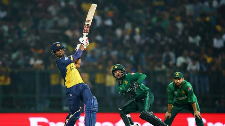 শানাকার ঝড়েও রক্ষা হয়নি, পাকিস্তানের জয়ে লঙ্কানদের বিদায়