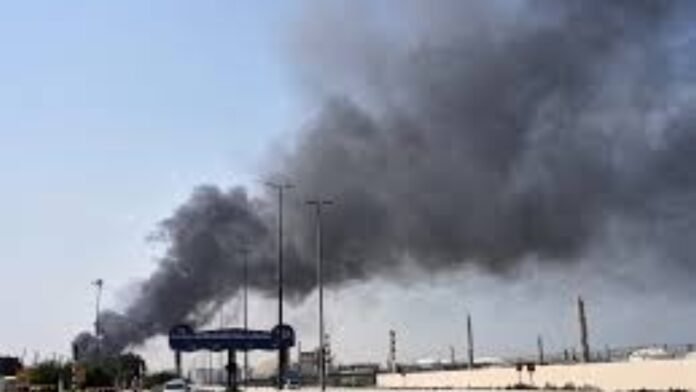 মধ্যপ্রাচ্য রণক্ষেত্র: দুবাই ও আবুধাবি বিমানবন্দরে ড্রোন হামলা, নিহত ১