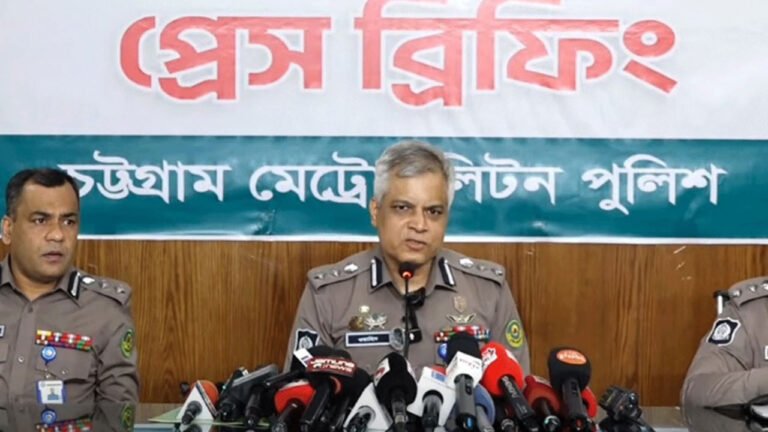 চট্টগ্রামে অপরাধ দমনে মধ্যরাতে সিএমপির ‘এস ড্রাইভ’ অভিযান