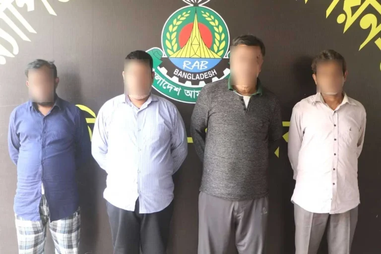 অস্ট্রেলিয়া পাঠানোর নামে ৯৪ লাখ টাকা হাতিয়ে নেওয়া চক্রের ৪ সদস্য গ্রেপ্তার