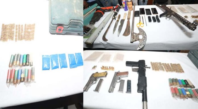 চট্টগ্রামে সিএমপির অভিযানে অস্ত্র-গুলি ও ইয়াবাসহ গ্রেপ্তার ২