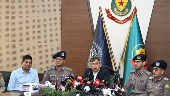 চাঁদাবাজ ও সন্ত্রাসীদের তালিকা করে কঠোর ব্যবস্থার হুঁশিয়ারি স্বরাষ্ট্রমন্ত্রীর