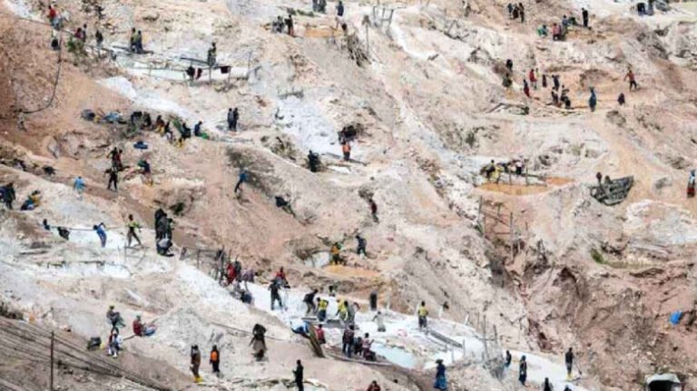 কঙ্গোতে কোলটান খনিতে ভয়াবহ ভূমিধস, নিহত দুই শতাধিক