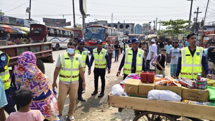 ঈদযাত্রা নির্বিঘ্ন করতে ঢাকা-চট্টগ্রাম মহাসড়কে হাইওয়ে পুলিশের বিশেষ অভিযান