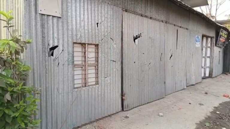 মাদারীপুরে আধিপত্য বিস্তারকে কেন্দ্র করে সাংবাদিকের বাড়িসহ ১০ স্থাপনায় ভাঙচুর ও লুটপাট