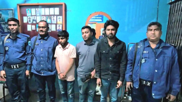 গাইবান্ধায় চাঁদা দাবির অভিযোগে বিএনপি নেতাসহ গ্রেপ্তার ৩