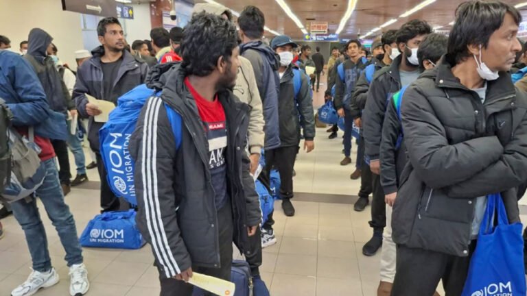 লিবিয়ার ডিটেনশন সেন্টার থেকে মুক্ত হয়ে দেশে ফিরলেন ১৬৫ বাংলাদেশি