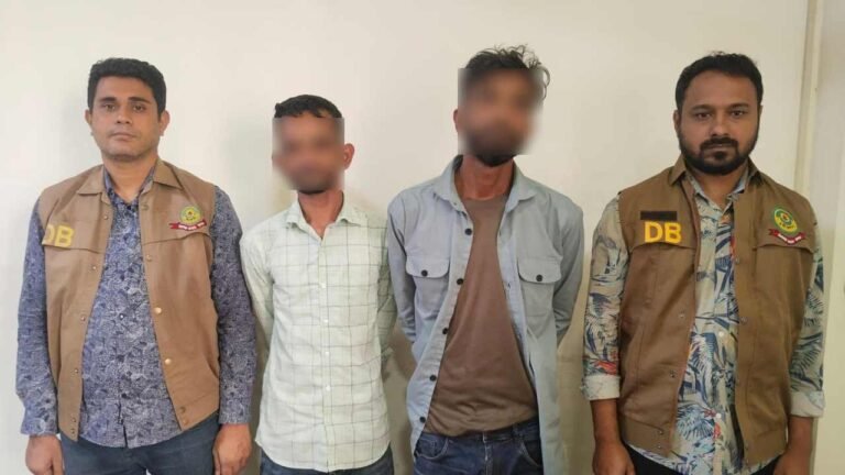 চট্টগ্রামে কুখ্যাত সন্ত্রাসী বুইশ্যার ভাইসহ ছিনতাইকারী গ্রেপ্তার