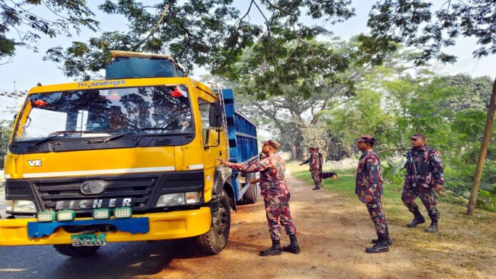 জ্বালানি তেল পাচার রোধে যশোর সীমান্তে কড়াকড়ি, টহল জোরদার বিজিবির