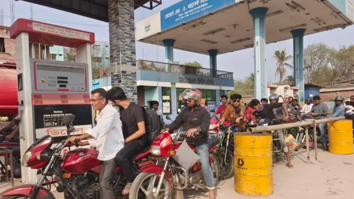 কুষ্টিয়ায় বেশি দামে তেল বিক্রির দায়ে দুই প্রতিষ্ঠানকে জরিমানা