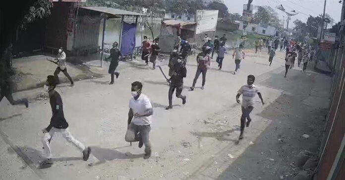 গাজীপুরে জুট ব্যবসা নিয়ে সংঘর্ষ: গুলি, ককটেল বিস্ফোরণ ও লুটপাট