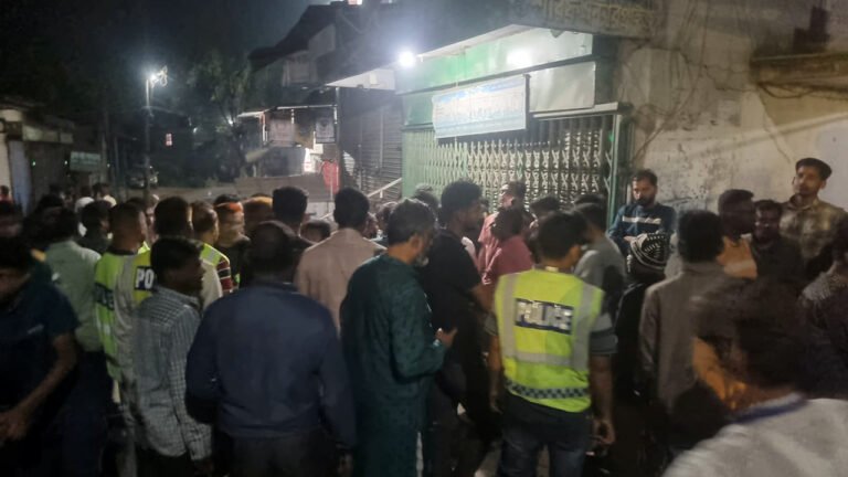 কুষ্টিয়ায় বিএনপি নেতার ব্যবসা প্রতিষ্ঠানে গুলি ও ককটেল হামলা, আহত ১