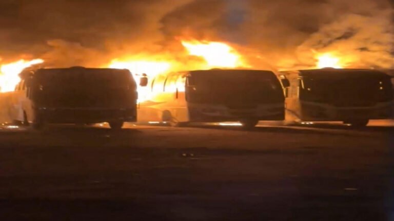 ঝিনাইদহে তেল পাম্পে পিটুনিতে যুবক নিহতের ঘটনায় বাসে আগুন ও ভাঙচুর