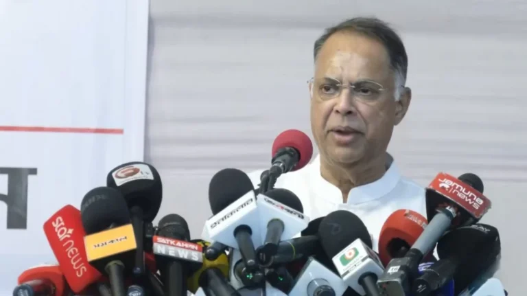 তেলের মজুত বাড়ছে, বিদ্যুতের দাম বাড়বে না: জ্বালানি মন্ত্রী