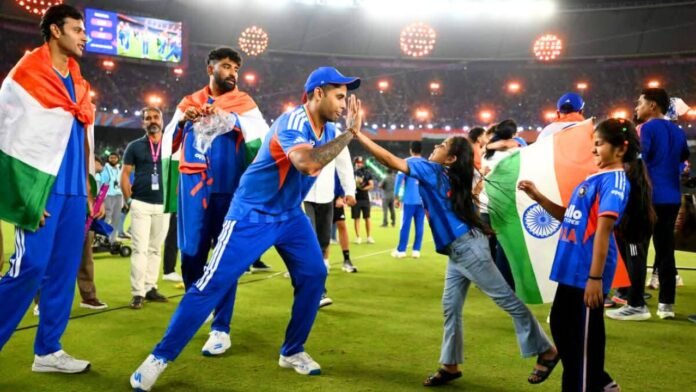 নিউজিল্যান্ডকে হারিয়ে টানা দ্বিতীয়বার বিশ্ব চ্যাম্পিয়ন ভারত